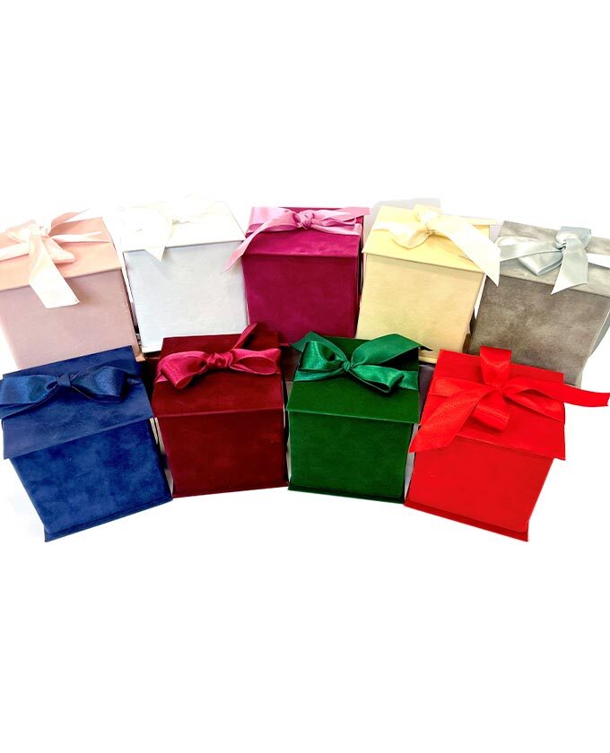 Dėžutė veliūro balta kubo formos