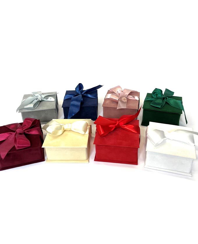 Dėžutė veliūro balta kvadrato forma